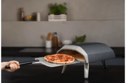 Ooni Geperforeerde Pizzaschep - Perforated Pizza Peel 12inch -Keukengrill ooni geperforeerde pizzaschep perforated pizza pee 1